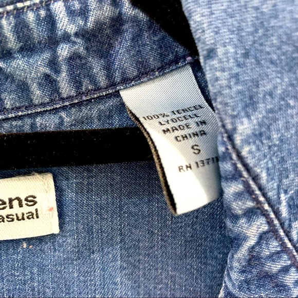 ✨ Chambray Denim Button Down Shirt - S - Picture 4 of 13